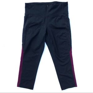 Athleta Heartbeat Revelation Capri Yoga Leggings